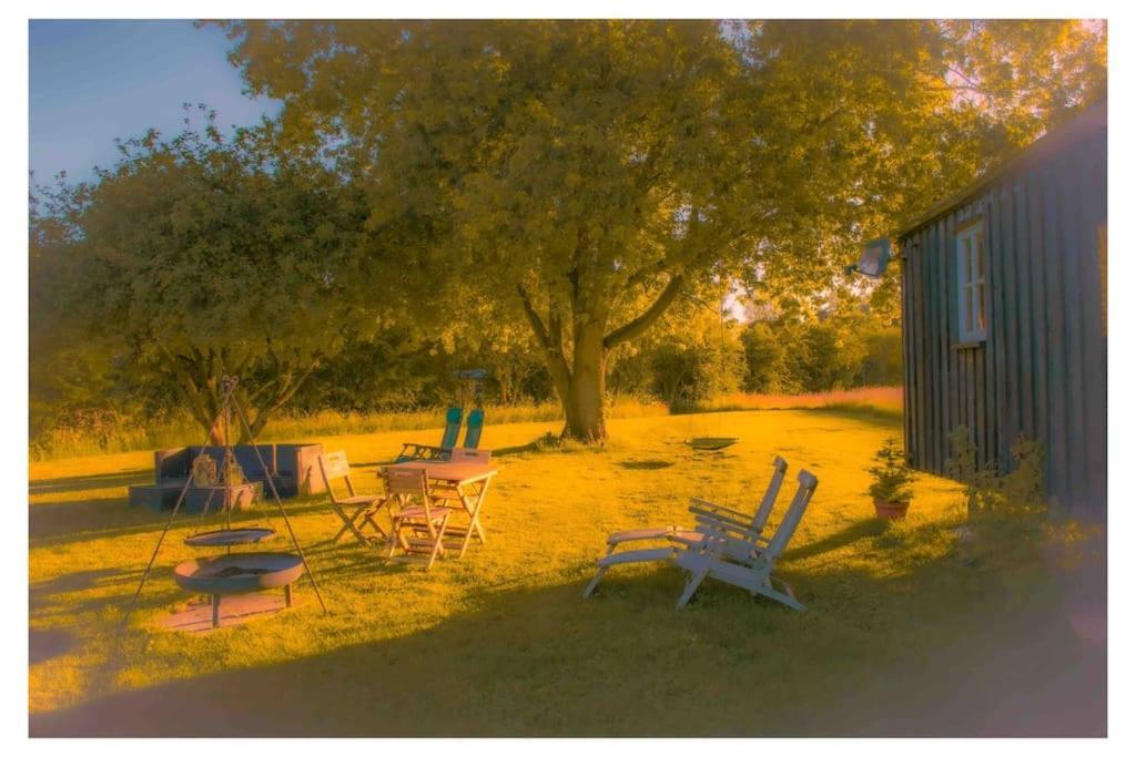 Mountbatten Shepherds Hut & Buckhurst Shepherds Hut Ашфорд Екстер'єр фото