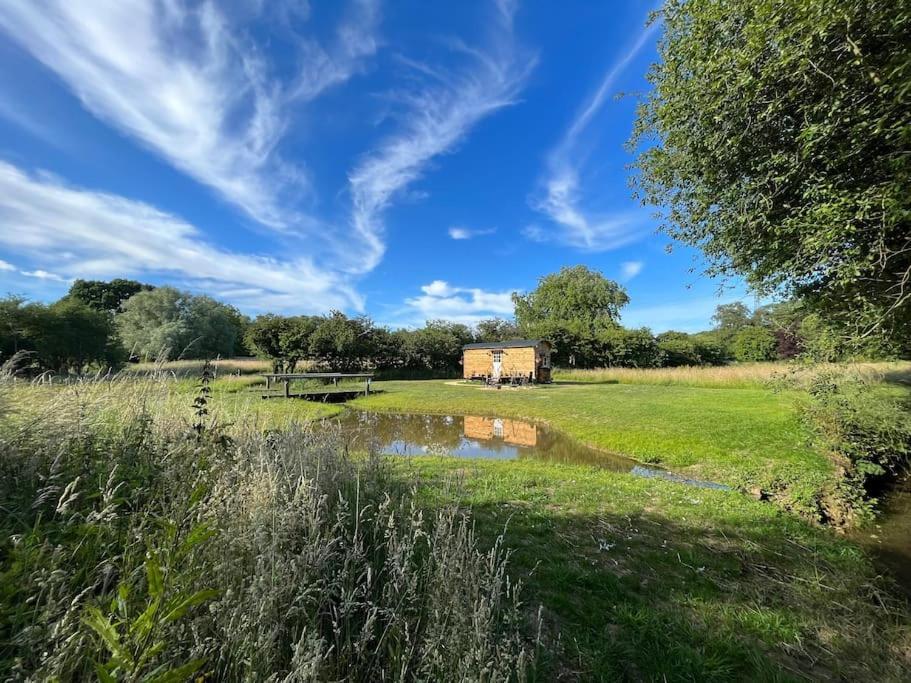 Mountbatten Shepherds Hut & Buckhurst Shepherds Hut Ашфорд Екстер'єр фото