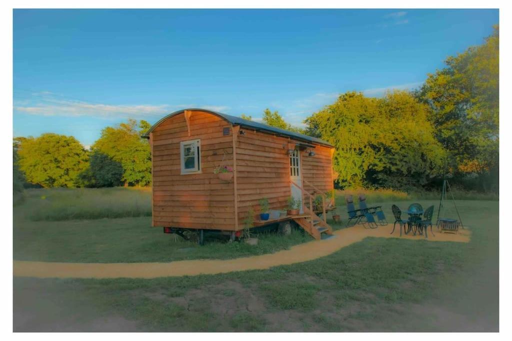 Mountbatten Shepherds Hut & Buckhurst Shepherds Hut Ашфорд Екстер'єр фото