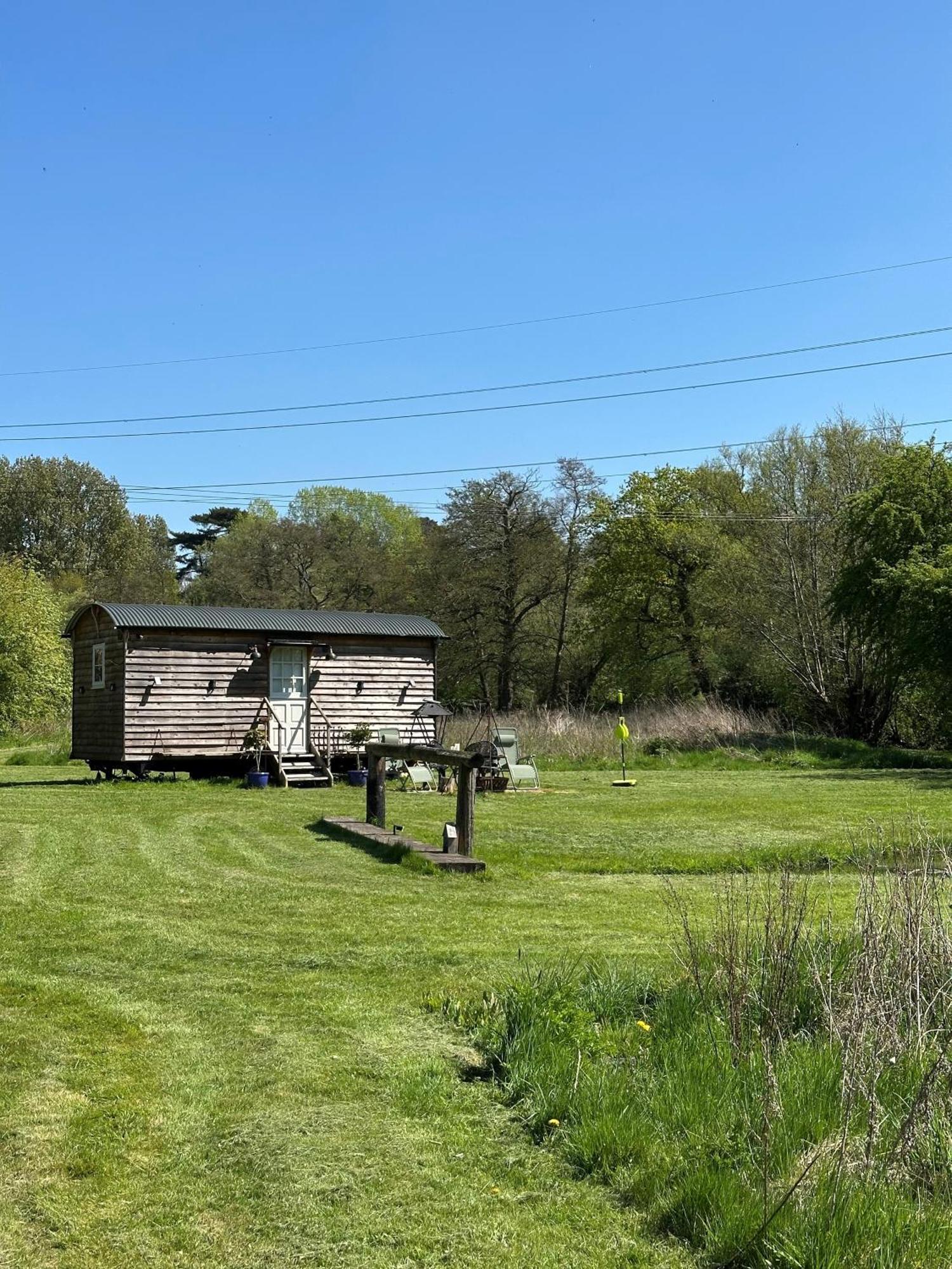 Mountbatten Shepherds Hut & Buckhurst Shepherds Hut Ашфорд Екстер'єр фото